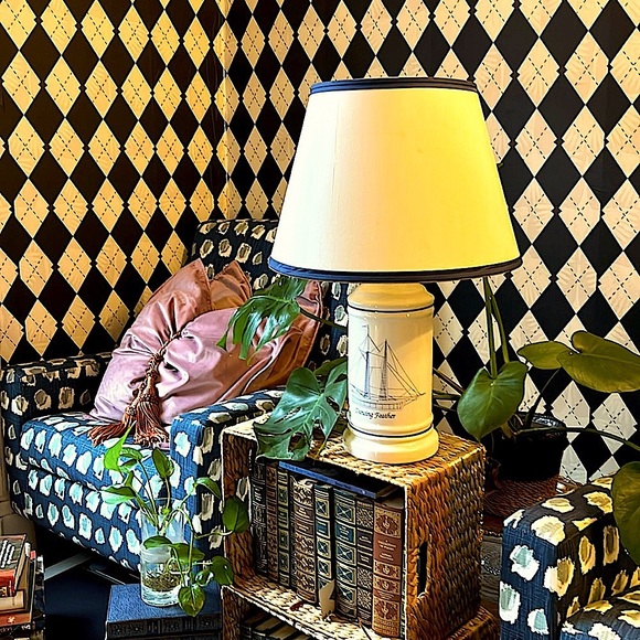 Vintage Nautical Theme Table Lamp – Timeless Maritime Masterpiece - Blue & White - Picture 6 of 9